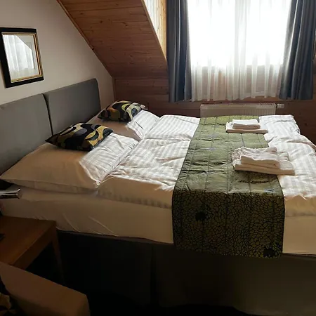 Hotel A Vinarstvi Sadek Kojetice
